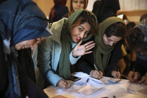Elettrice alle elezioni in Iran