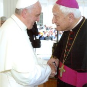 mons. Luigi Bettazzi e papa Francesco (foto parrocchia San Lazzaro)