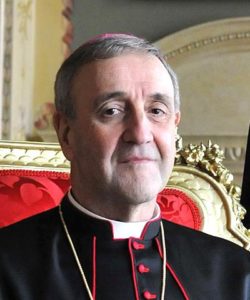 L'arcivescovo Antonio Mennini è nunzio apostolico in Gran Bretagna. Dal 2002 al 2010 è stato rappresentante della Santa Sede nella Federazione Russa.