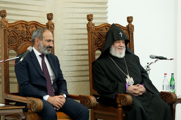 karekin II e Nikol Pashinyan 
