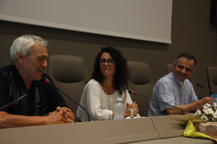 Piero Stefani con don Erio Castellucci e Lidia Maggi