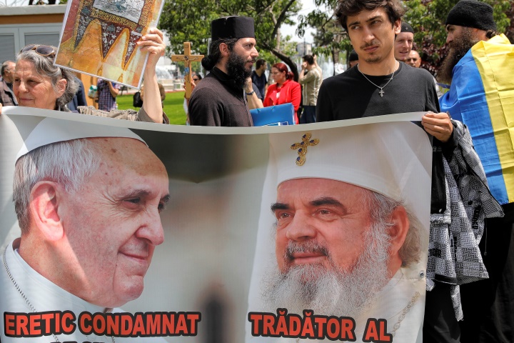 papa romania proteste