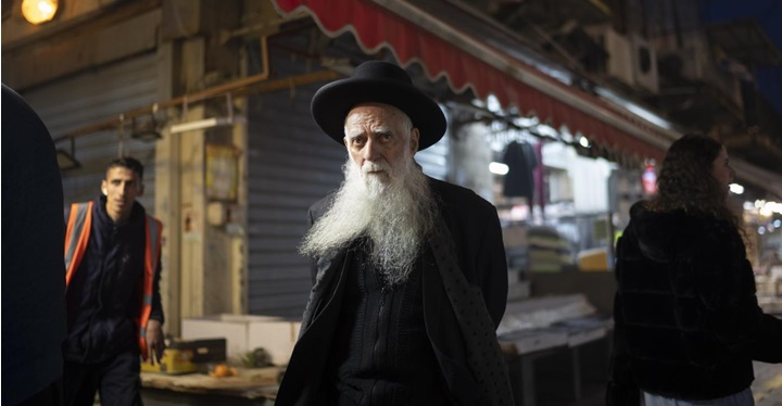 Ritorno alla normalità a Gerusalemme dopo gli attacchi iraniani.