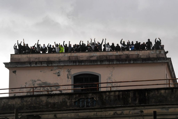 Proteste al carcere di Poggioreale, Napoli, 8 marzo 2020