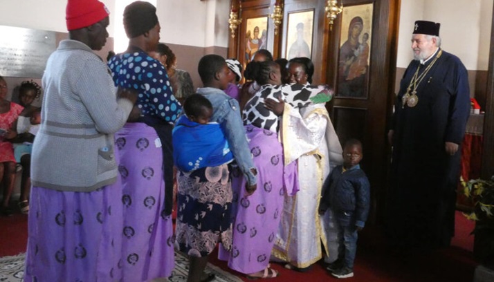 Donne della parrocchia salutano la nuova diaconessa Angela Molen.