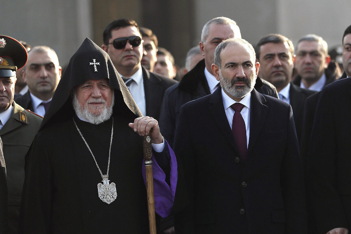 Il premier armeno Pashinyan e il Catholicos Karekin II