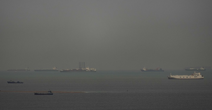 Navi mercantili in viaggio verso lo stretto di Hormuz.