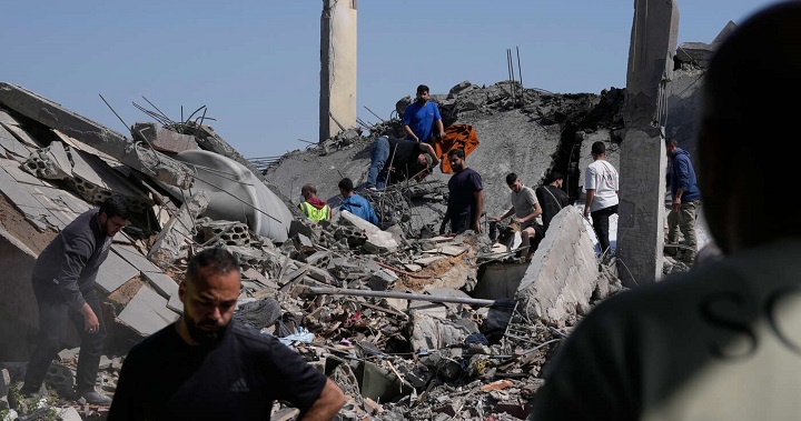 Raid aereo israeliano nel villaggio di Saksakieh, nel sud del Libano