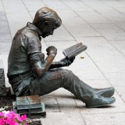 studente-statua-evidenza