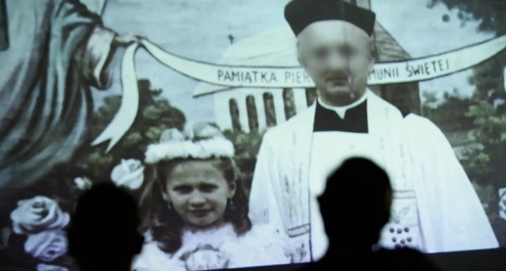 Fotogramma del film "Non dire nulla a nessuno" sugli abusi nella Chiesa cattolica polacca.